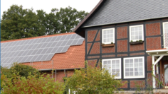 Ländliches Haus mit Solardach