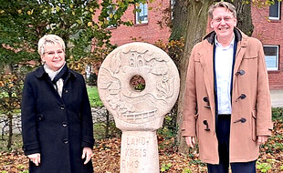 Stele-unser-Dorf-hat-Zukunft-brual Stele-unser-Dorf-hat-Zukunft-brualv