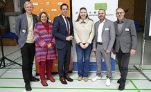 Gruppenbild mit Ministerpräsident Lies