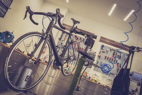 Fahrrad in Reparaturwerkstatt