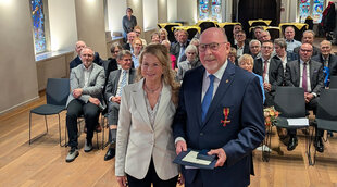 Eike Hulsch und Oberbürgermeisterin Urte Schwerdtner