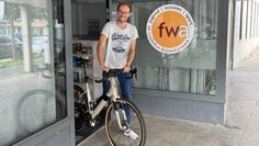 Henry Brauns mit Fahrrad