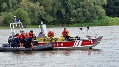 Feuerwehrboot auf dem Wasser