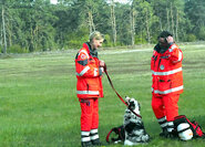 Johanniterinnen mit Rettungshund