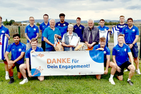 Gruppe mit geehrter Person