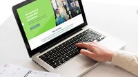 Aufgeklapptes Laptop