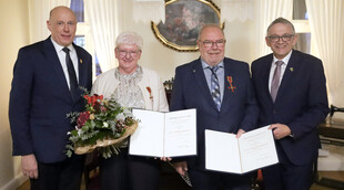 Bundesverdienstkreuzverleihung an Wilfried und Christa Helmerichs Bundesverdienstkreuzverleihung an Wilfried und Christa Helmerichs