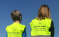 Kinder in Warnwesten