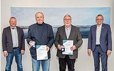 Foto: Vier Personen in einer Reihe